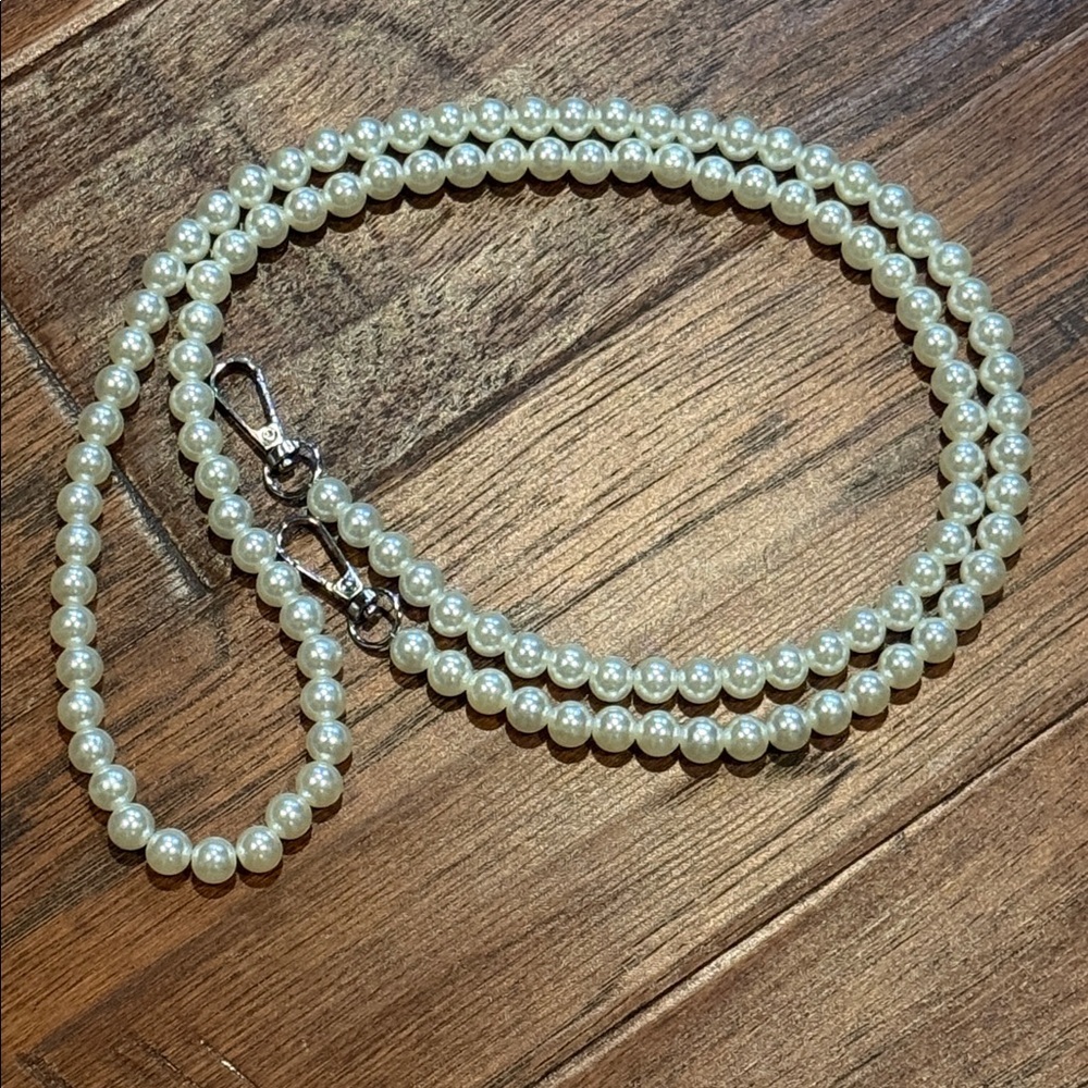 44in. Elegant White Pearl Bag Strap